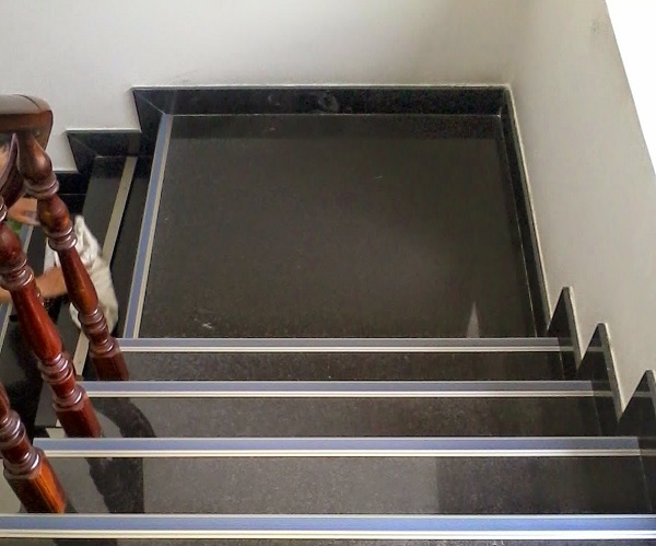 Nẹp trang trí - Các loại nẹp được dùng để nẹp cầu thang
