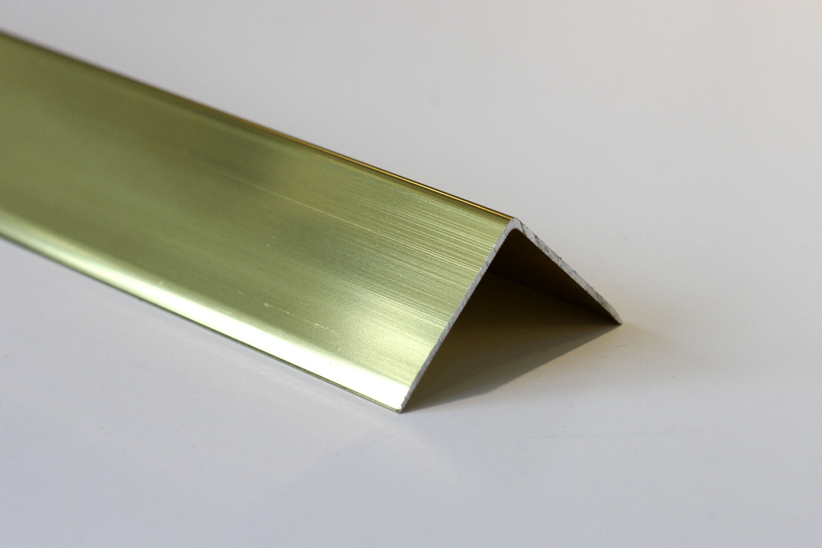 Sử dụng nẹp nhôm trang trí thiết kế nội thất