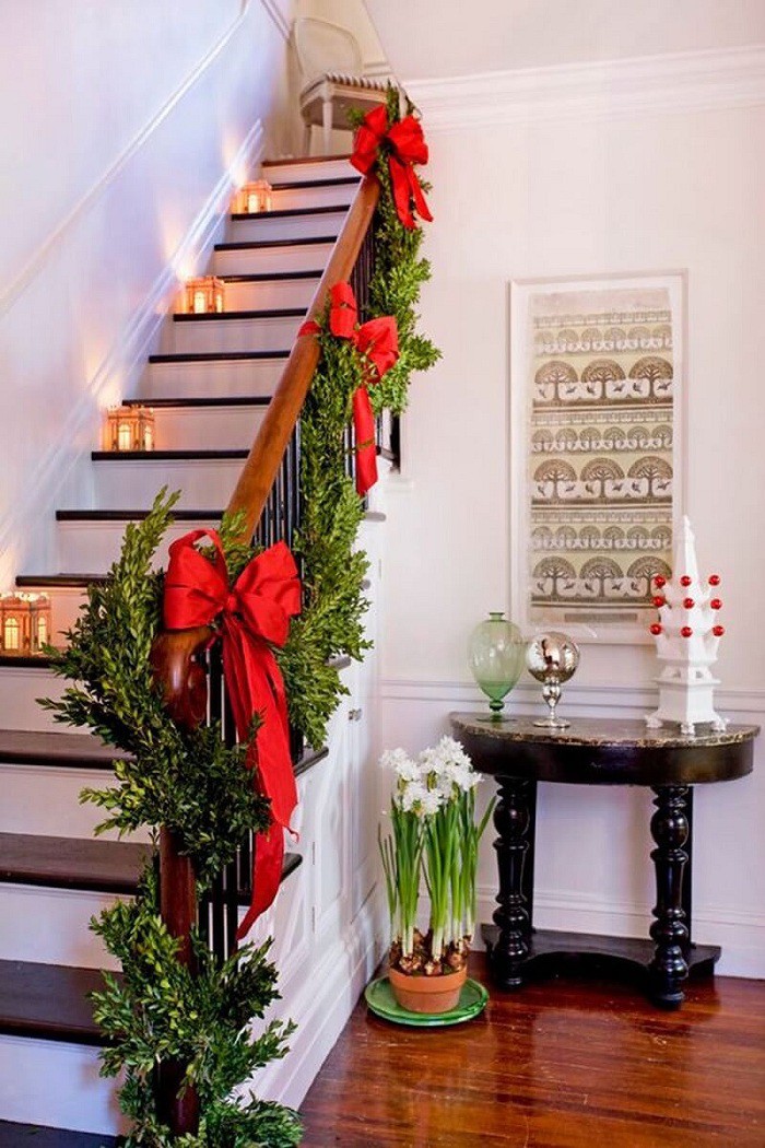 Trang trí cầu thang ngôi nhà bạn trong mùa giáng sinh