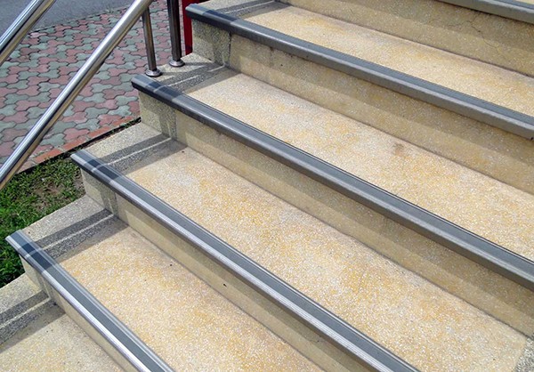 Ưu nhược điểm của nẹp chống trơn cầu thang