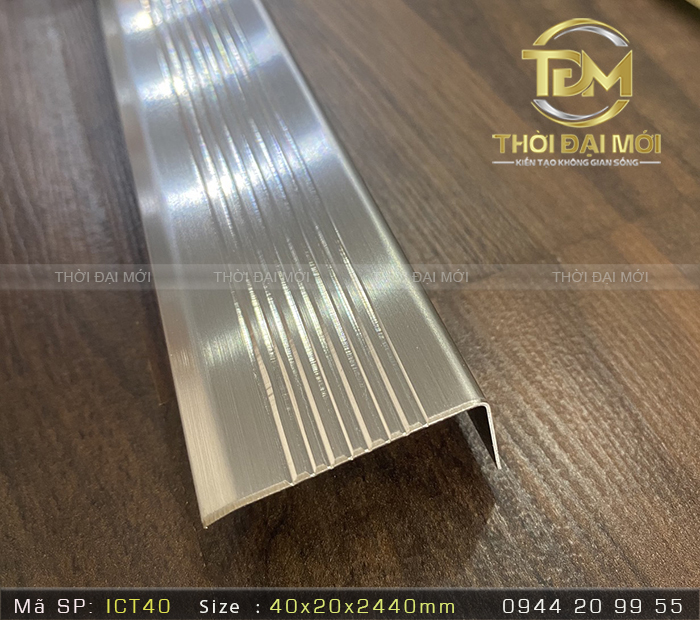 An toàn bắt đầu từ bước đi với nẹp inox chống trượt cầu thang