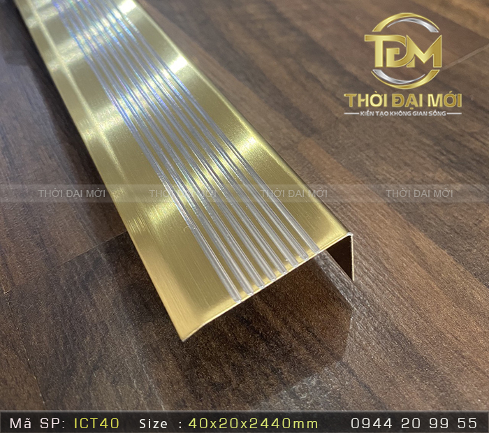 An toàn bắt đầu từ bước đi với nẹp inox chống trượt cầu thang