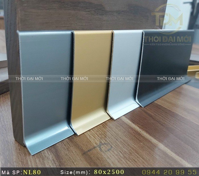 Len nhôm chân tường có đèn led