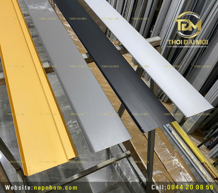 Len nhôm chân tường và tiêu chuẩn hoàn thiện bền, đẹp, chính xác
