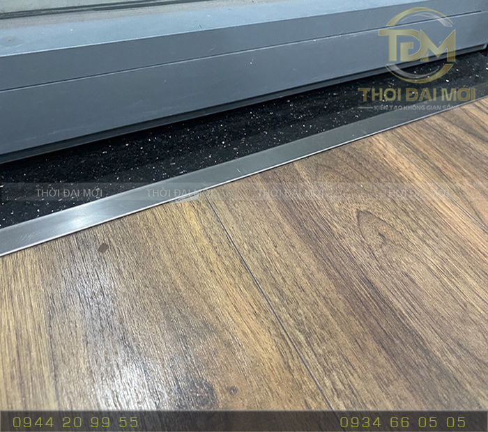 Tại sao nẹp inox sàn là “điểm nhấn âm thầm” trong nội thất?