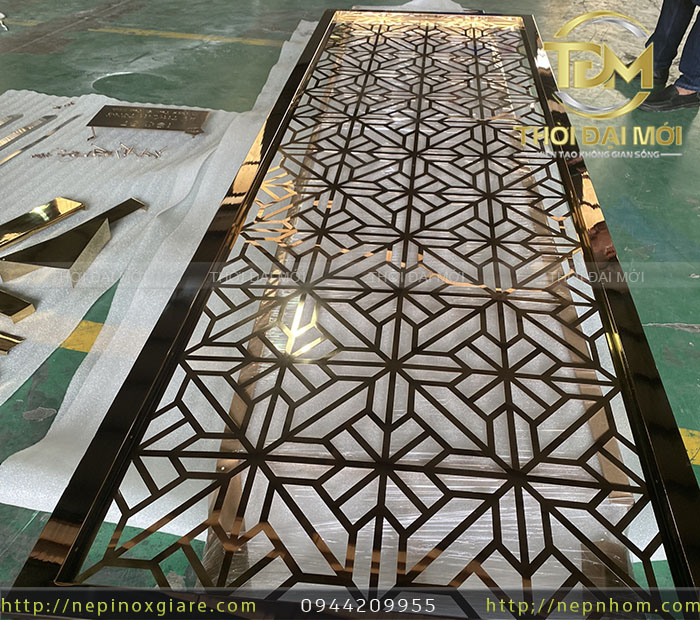 Tạo không gian mở nhưng vẫn riêng tư với vách ngăn inox