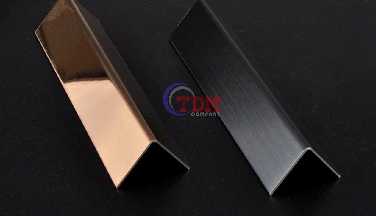 Trang trí trần nhà đẹp mắt bằng nẹp inox bạn nên thử