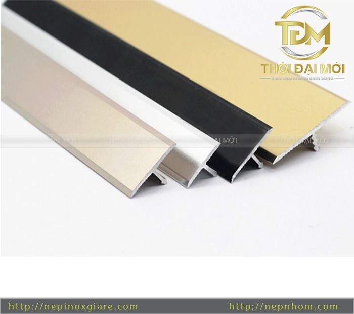 Biến Tường Trơn Thành Điểm Nhấn Nổi Bật Bằng Nẹp Nhôm Chữ T
