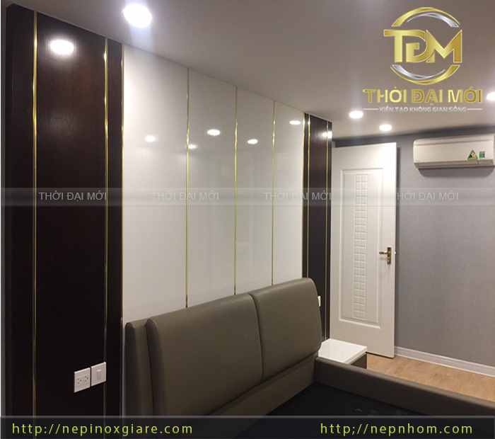 Biến Tường Trơn Thành Điểm Nhấn Nổi Bật Bằng Nẹp Nhôm Chữ T