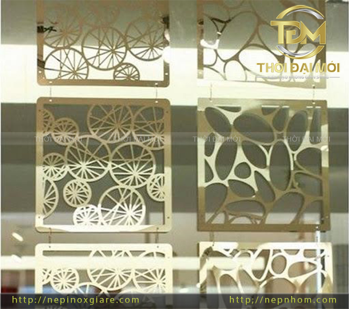 Đẳng Cấp Hiện Đại Từ Những Tấm Vách Inox Sáng Bóng