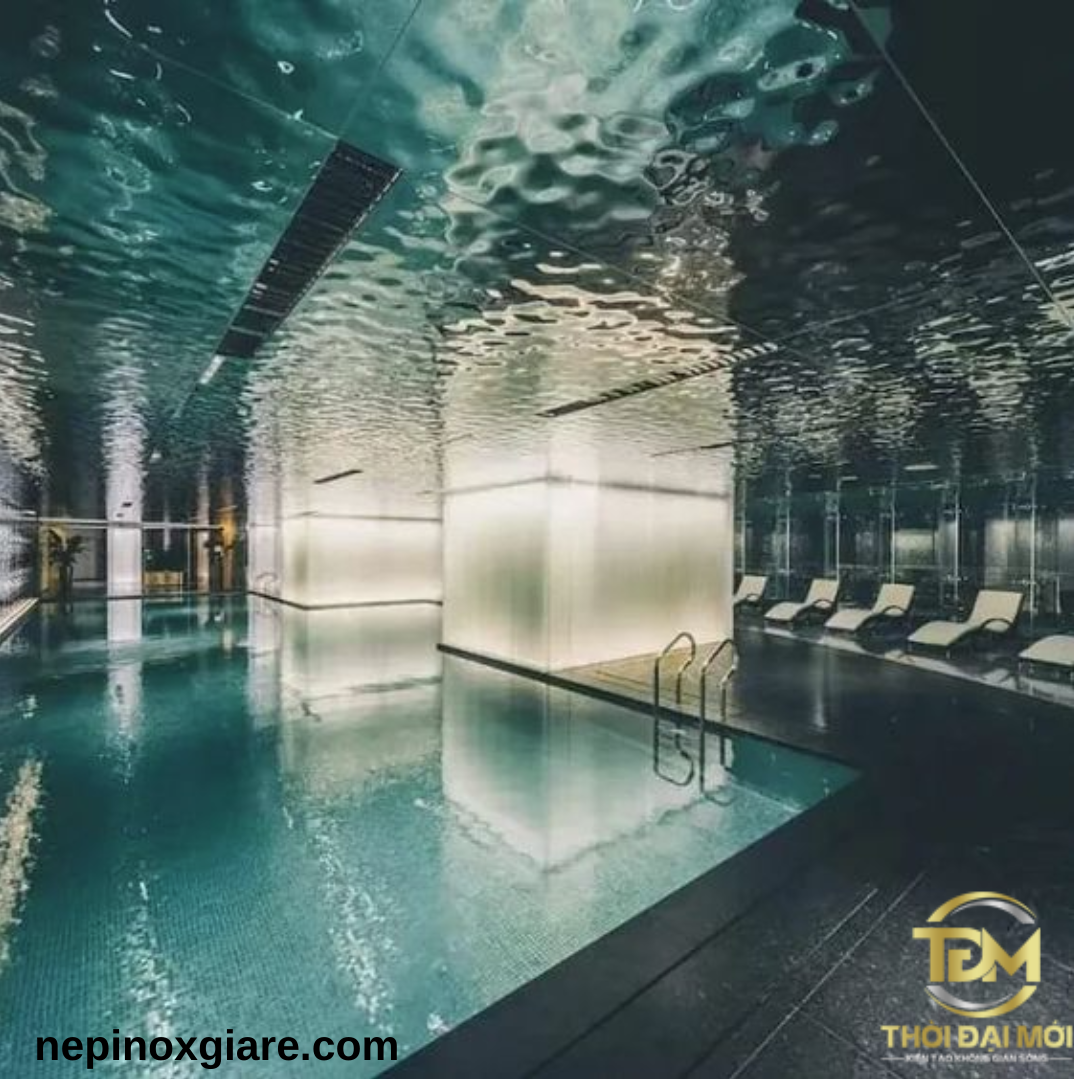 Hack rộng diện tích thần tốc cho nhà chật hẹp bằng tấm inox sóng nước trang trí