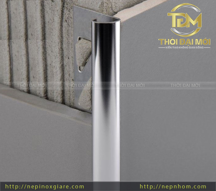 Tạo góc bo tròn làm tăng vẻ đẹp sang trọng cho ngôi nhà cùng nẹp inox góc tròn