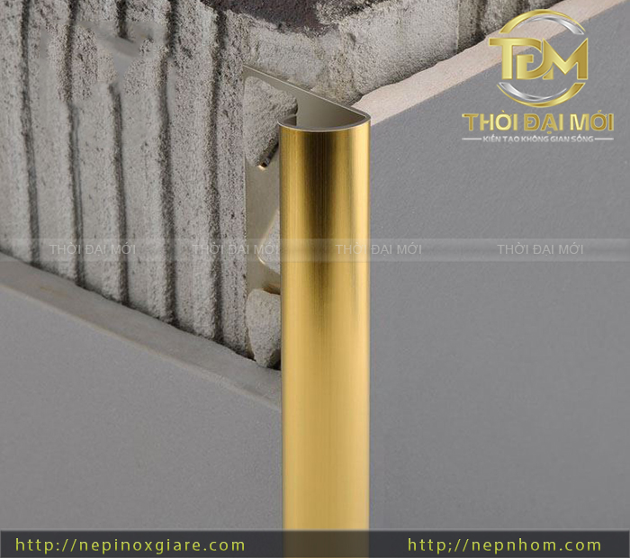 Tạo góc bo tròn làm tăng vẻ đẹp sang trọng cho ngôi nhà cùng nẹp inox góc tròn
