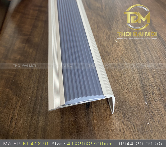 PHÂN TÍCH CHUYÊN SÂU VỀ KỸ THUẬT VẬT LIỆU VÀ HIỆU QUẢ ĐẦU TƯ DÀI HẠN CỦA NẸP NHÔM CẦU THANG