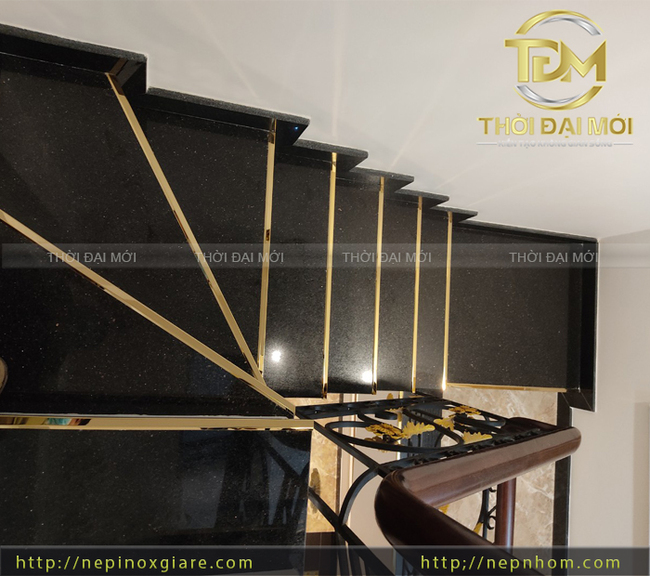 Cấu tạo nẹp inox cầu thang và nguyên lý chống trượt