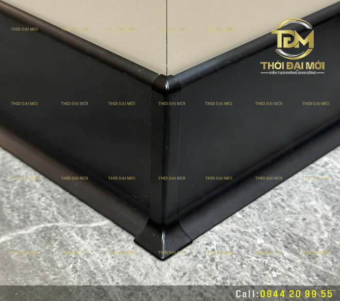 Đồng bộ nội thất bằng len nhôm chân tường và nẹp nhôm trang trí