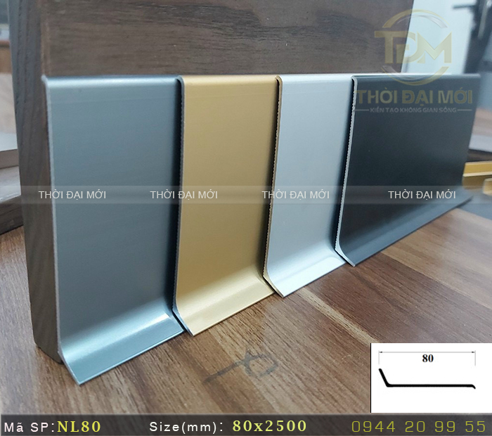 Len nhôm chân tường có bị xuống màu theo thời gian không?