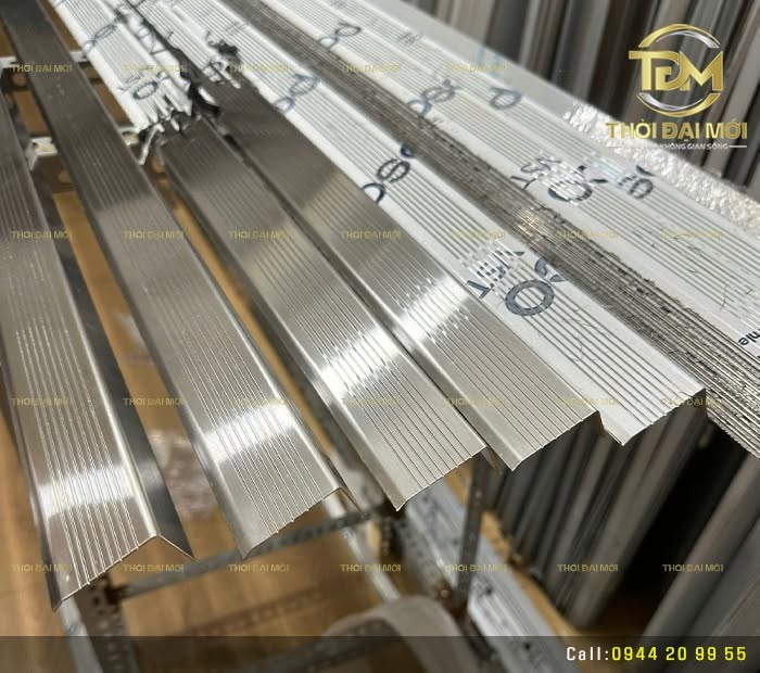 Nẹp inox chữ L giúp bảo vệ những vật liệu nào trong nội thất?