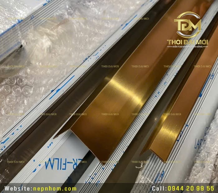 Nẹp inox chữ L giúp bảo vệ những vật liệu nào trong nội thất?