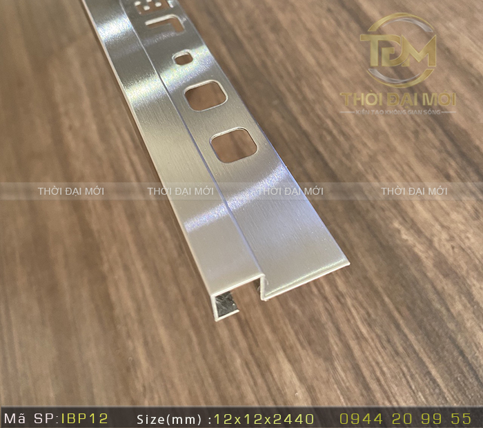 Cách Nẹp Inox Góc Vuông Giúp Bảo Vệ Cạnh Bàn Hiệu Quả 