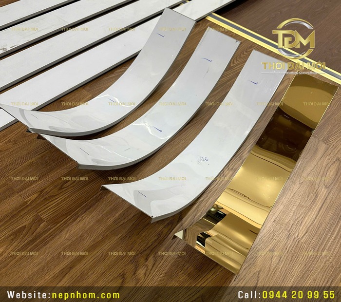 Nẹp inox trang trí trần và hiệu ứng tăng không gian ảo