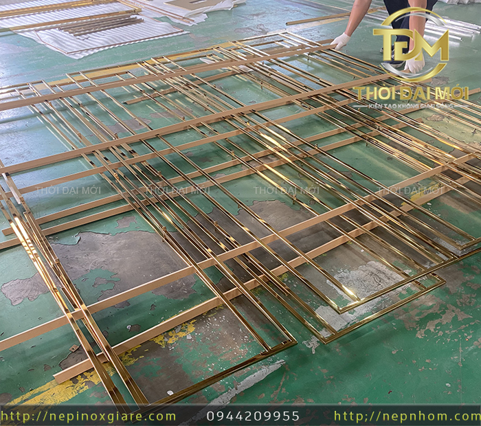 Thiết Kế Nẹp Inox Trang Trí Vách Theo Yêu Cầu Cho Khung Vách Ấn Tượng