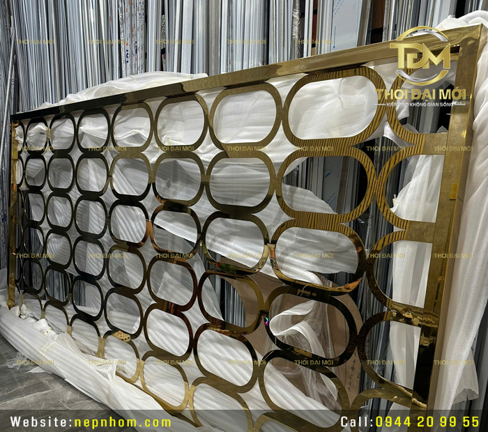 Nẹp inox trang trí vách và hiệu ứng dẫn mắt trong thiết kế nội thất