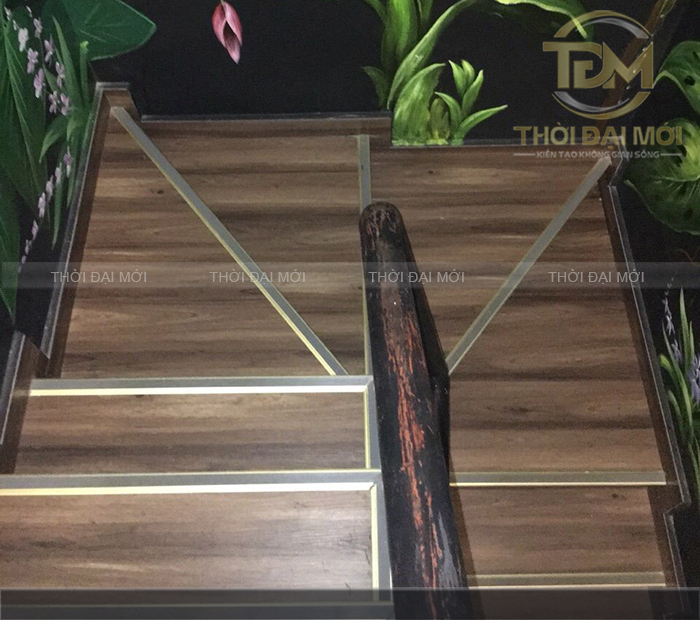 Cấu tạo nẹp nhôm cầu thang: Mặt chống trượt – Lõi nhôm – Ron cao su