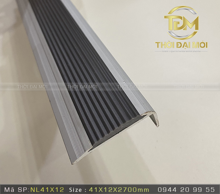 Cách chọn nẹp nhôm phù hợp với từng loại bậc thang (gạch, đá, gỗ)