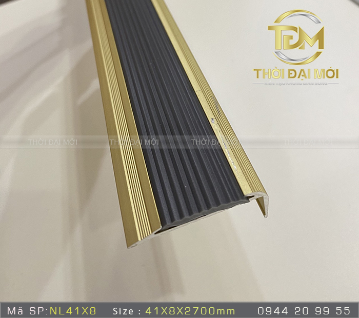 Nẹp nhôm cầu thang giúp gì cho gia đình có trẻ nhỏ và người già?