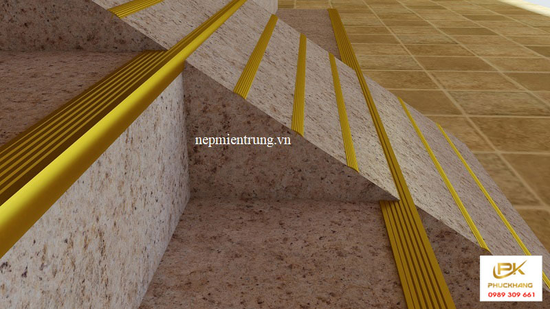 Nẹp nhôm cầu thang giúp gì cho gia đình có trẻ nhỏ và người già?