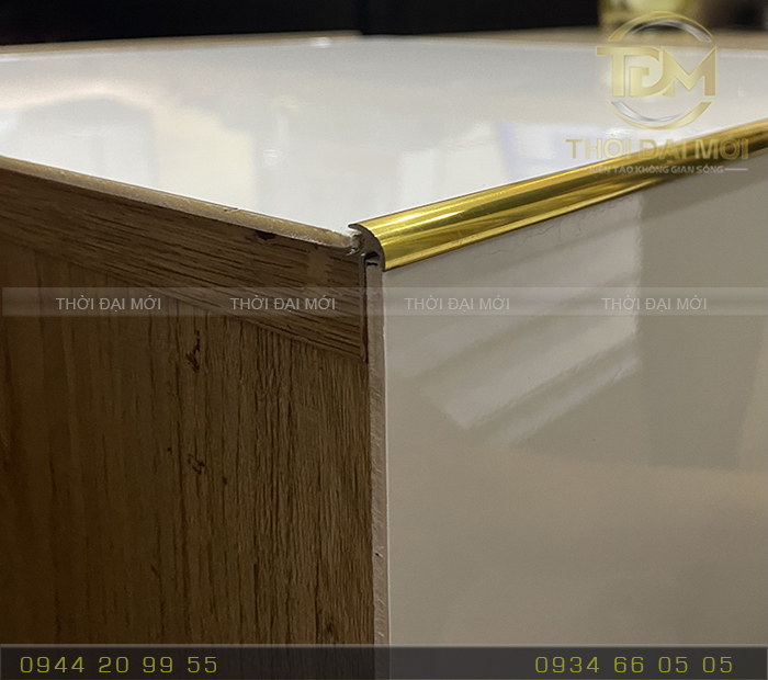 Cách xử lý góc đá bị sứt mẻ bằng nẹp nhôm góc tròn 