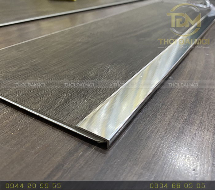Nẹp Nhôm Sàn Nhựa – Điểm Nhấn Nhỏ Hoàn Thiện Vẻ Đẹp Mặt Sàn