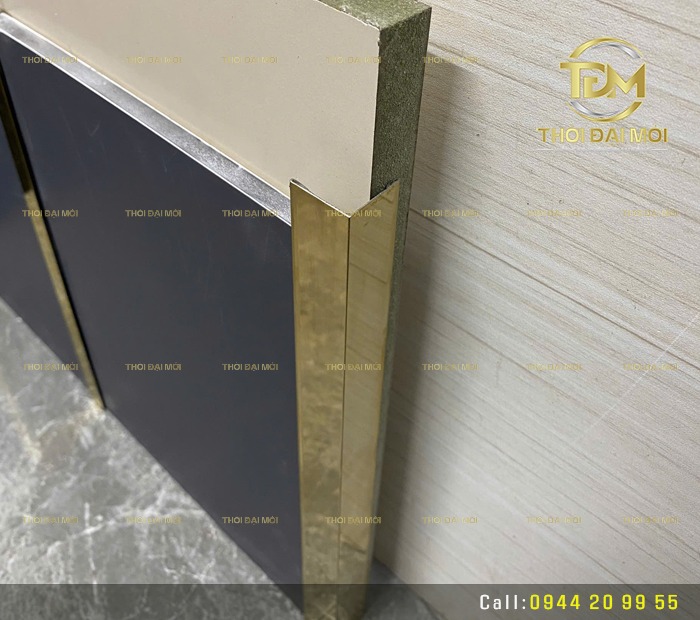 Nếu bạn đã chán những góc tường đơn điệu, hãy thử nẹp inox chữ V