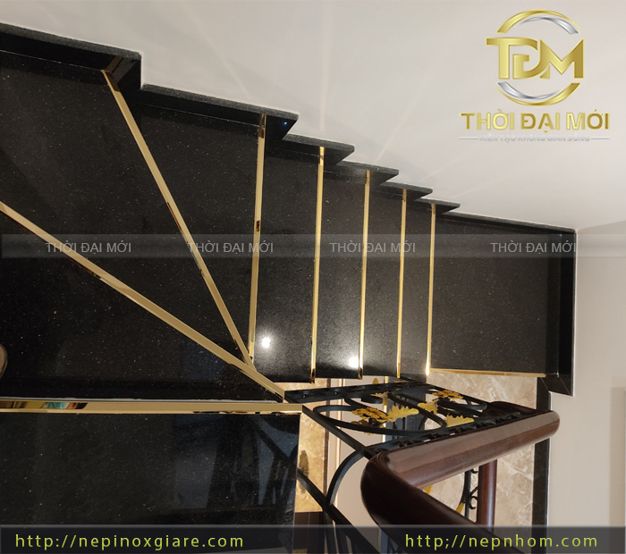 Nẹp inox cầu thang – tiêu chuẩn an toàn và thẩm mỹ cho mọi loại bậc thang