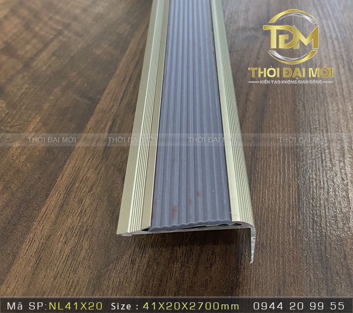 Vì sao nẹp nhôm cầu thang xuất hiện nhiều ở trường học?