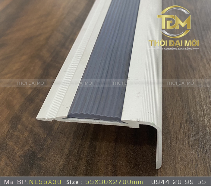 Vì sao nẹp nhôm cầu thang xuất hiện nhiều ở trường học?