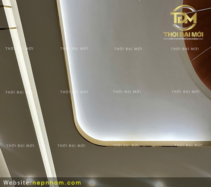 Vì sao trần cao cấp luôn ưu tiên nẹp inox thay vì nẹp nhôm?