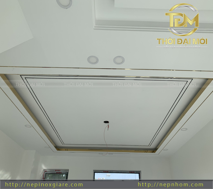 Ý Tưởng Thiết Kế Trần Nhà Độc Bản Khiến Vạn Người Mê Với Nẹp Inox Trang Trí Trần