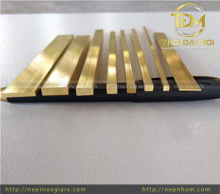 Nẹp Đồng La Tạo Đường Chỉ Trang Trí Nổi Bật Cho Bề Mặt Đá