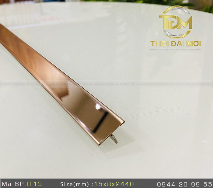 Nẹp inox khe tường – phân tích kỹ thuật xử lý khe co giãn cho mảng ốp lớn