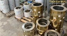 La Cuộn Inox 304 Bị Cong Mép Sau Khi Dán: Do Cuộn Vật Liệu Hay Do Bề Mặt Thi Công?