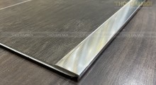Nẹp nhôm sàn nhựa – giải pháp hoàn thiện chuyên biệt cho sàn SPC và vinyl hiện đại