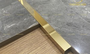 Biến không gian trở nên tinh tế với tấm thủy tinh và nẹp inox chữ U