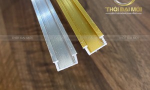 Cách phối nẹp nhôm chữ U với gỗ, đá và kính hài hòa hơn