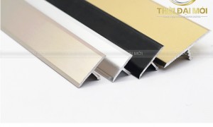 Gạch khổ lớn dùng nẹp nhôm chữ T: 4 điểm phải chốt trước khi thi công