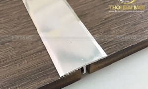Khe Sàn Không Đều: Xử Lý Thế Nào Khi Một Đầu Vừa Nẹp Nhôm Sàn Gỗ , Một Đầu Lại Hở?