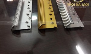 Mép Thảm Ở Cửa Ra Vào Quăn Mép Gây Vấp? Cách Dùng Nẹp Thảm 3S Kẹp Chặt Chuẩn Kỹ Thuật