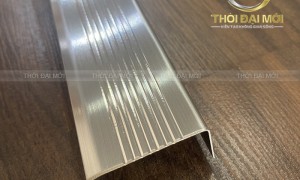 Nẹp Inox Cầu Thang Bị Bong Sau Một Thời Gian Sử Dụng: Keo Yếu Hay Bề Mặt Có Vấn Đề?