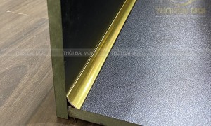 Vì sao góc ngoài dễ sứt mẻ nếu không dùng nẹp nhôm?